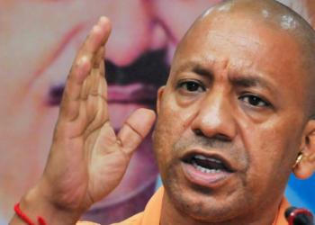 मोदी सरकार के बाद योगी सरकार का करप्ट बाबुओं पर सीधा हमला, बहुतों की जायेंगी नौकरियां