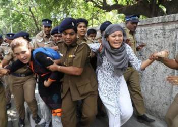 शी जिनपिंग के ‘स्वागत’ के लिए खड़े तिब्बतियों पर इतना अत्याचार क्यों?