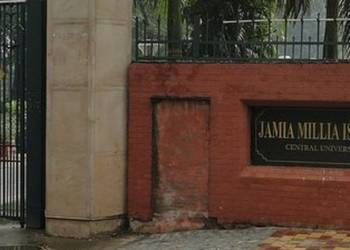 AMU, जामिया और सेंट स्टीफंस जैसे संस्थान जो केंद्र के आरक्षण मानदंडों का पालन नहीं करते