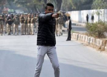 गोपाल सबके सामने हवा में कट्टा लहरा रहा था पर पुलिस बस देख रही थी, क्यों?