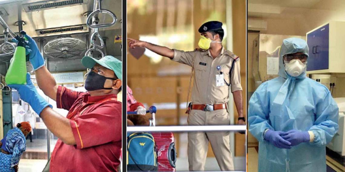 अक्सर इन्हें लोग भ्रष्ट, आलसी और कामचोर कहते हैं, लेकिन Corona टाइम में पहचानिए अपने सरकारी योद्धाओं को