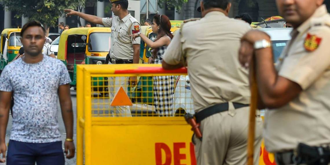 ‘पास लेकर दिल्ली से हरियाणा पहुंच रहे हैं कोरोना संदिग्ध’, हरियाणा के गृहमंत्री ने केजरीवाल को गुस्से में चिट्ठी लिखी