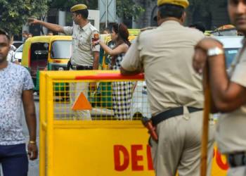 ‘पास लेकर दिल्ली से हरियाणा पहुंच रहे हैं कोरोना संदिग्ध’, हरियाणा के गृहमंत्री ने केजरीवाल को गुस्से में चिट्ठी लिखी