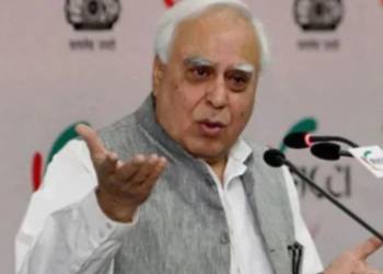 कांग्रेस पार्टी के ‘संकटमोचक’ कपिल सिब्बल सोनिया गांधी के वफादार नेता से सबसे बड़े शत्रु बन गये हैं