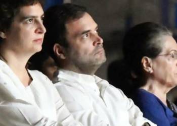 इज्ज़त से अध्यक्ष पद की कुर्सी छोड़ते तो फायदे में रहते, अब कांग्रेसी गांधियों को लताड़कर भगाएँगे