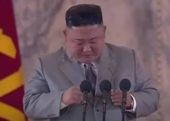 किम जोंग उन ने आँसू बहाकर और मिसाइल दिखाकर लोकतान्त्रिक देशों को दोस्ती का संदेश भेजा है