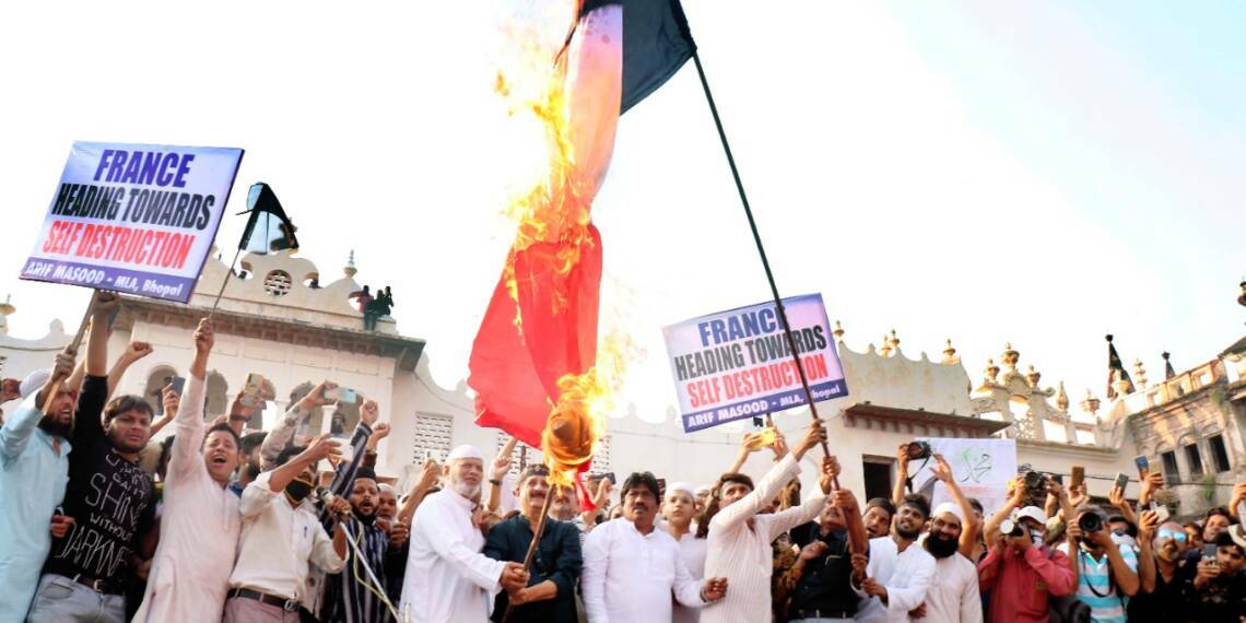 कट्टरपंथ के खिलाफ भारत ने दिया France का साथ, कांग्रेस ने Macron के खिलाफ बड़े पैमाने पर किया विरोध प्रदर्शन