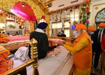 कैसे PM मोदी ने बिना कुछ कहे, सिख समुदाय को दिया एक महत्वपूर्ण संदेश?