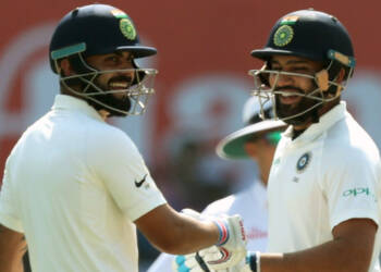 विराट कोहली को टीम की कप्तानी रोहित शर्मा को सौंप देनी चाहिए