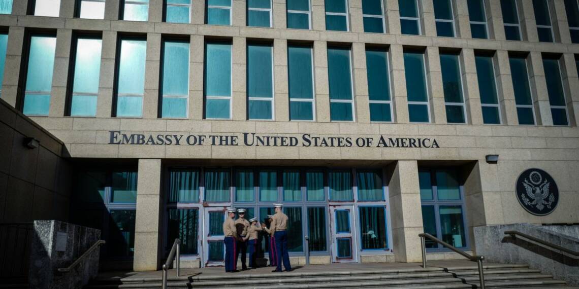 चीन Guangzhou में अमेरिकी राजनयिकों पर माइक्रोवेव हथियार से निशाना बना उन्हें बीमार  कर रहा