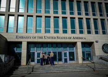 चीन Guangzhou में अमेरिकी राजनयिकों पर माइक्रोवेव हथियार से निशाना बना उन्हें बीमार  कर रहा