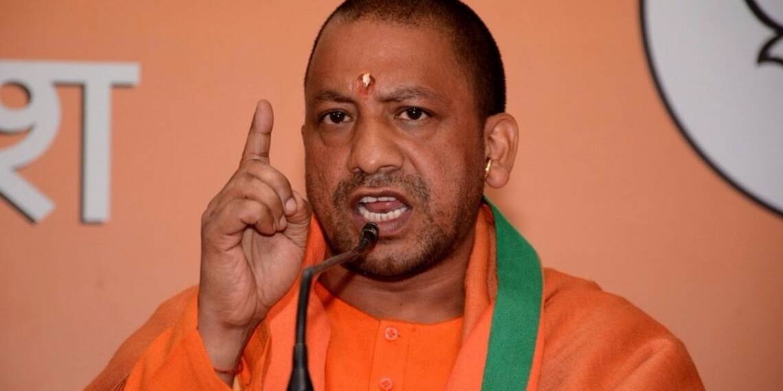 योगी के खौफ से लोग अब अपनी ही अवैध प्रॉपर्टी कर रहे हैं ध्वस्त
