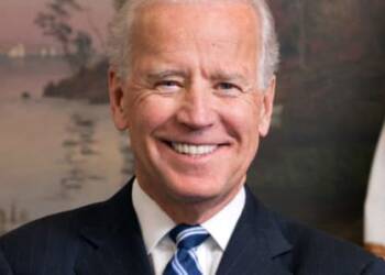 बाइडन के अमेरिका में गोरे अमेरिकियों को आतंकवादी करार दिया जाएगा!