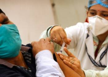 मीडिया का 24 घंटे Anti Vaccine प्रोपेगैंडा, लोगों में भारतीय टीके को लेकर डर फैला रहा हैं!