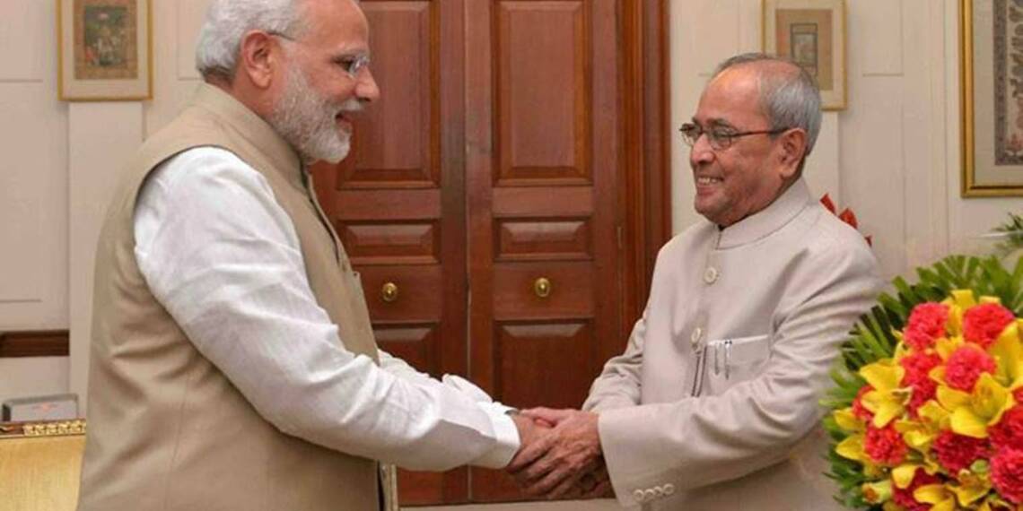 नेहरू, इंदिरा, राहुल, सोनिया, मनमोहन और PM मोदी: प्रणब मुखर्जी ने अपनी किताब में किसके लिए क्या कहा!