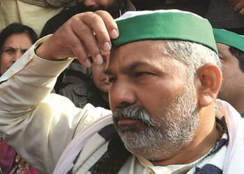 “26 जनवरी की हिंसा का जवाब दो”, सवाल पूछा तो लड़की से माइक छीनने भागा राकेश टिकैत