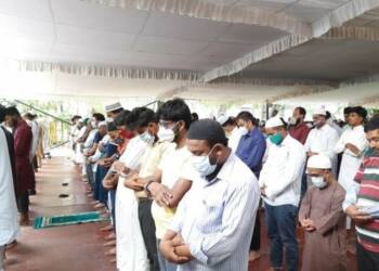 ईद से पहले बाजारों में भीड़ और नमाज़ के दौरान No Mask, हैदराबाद में कोरोना गाइडलाइन बनी मजाक