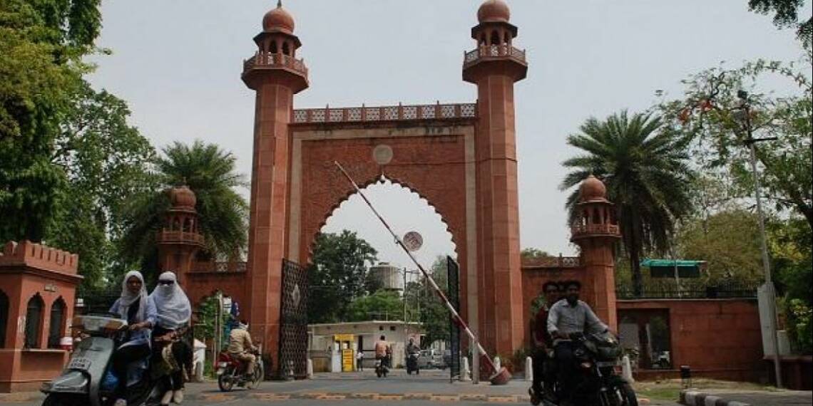 AMU कोविड 100 पार