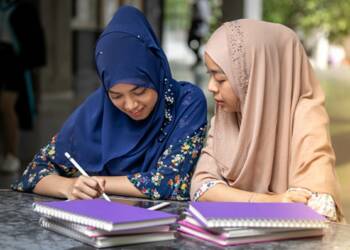 अल्पसंख्यक कोटे की 80% छात्रवृति मुस्लिमों को देकर विजयन ने ईसाईयों को ठगा, केरला HC ने लगाई रोक