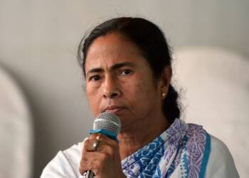 समाजवाद की आग में कारखानों को जलाने के बाद ममता अब “वैक्सीन” की फ़ैक्टरी बंगाल में खोलना चाहती हैं