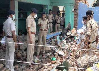 मदरसे में बम