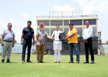 ‘प्रिंस’ वैभव गहलोत के पिता अशोक गहलोत ने उन्हें क्रिकेट स्टेडियम के लिए जमीन के पट्टे सौंपे हैं जिसकी लागत 650 करोड़ है