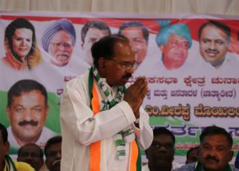 वीरप्‍पा मोइली के पास कांग्रेस के लिए एक संदेश है और इस पर सोनिया द्वारा ध्यान न देना बेवकूफी होगी