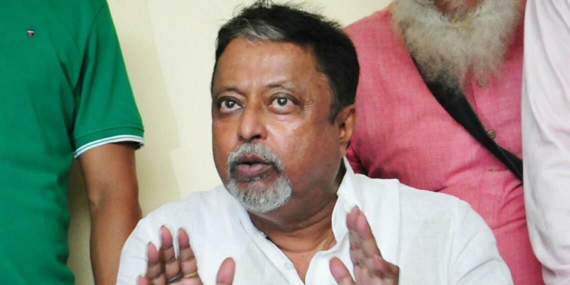 मुकुल रॉय का शरीर TMC में है लेकिन उनकी आत्मा अभी भी BJP मुख्यालय में भटक रही है