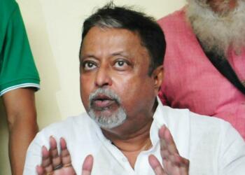 मुकुल रॉय का शरीर TMC में है लेकिन उनकी आत्मा अभी भी BJP मुख्यालय में भटक रही है