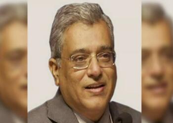 पीएस नरसिम्हा हँसते हुए