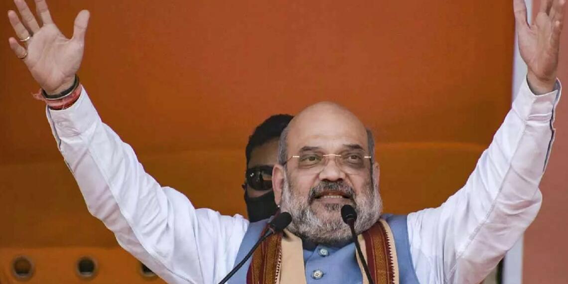 अमित शाह ने माओवादियों की फंडिंग पूरी तरह से समाप्त करने का लिया संकल्प, 96 से घटकर 41 जिलों तक सीमित हुए नक्सली