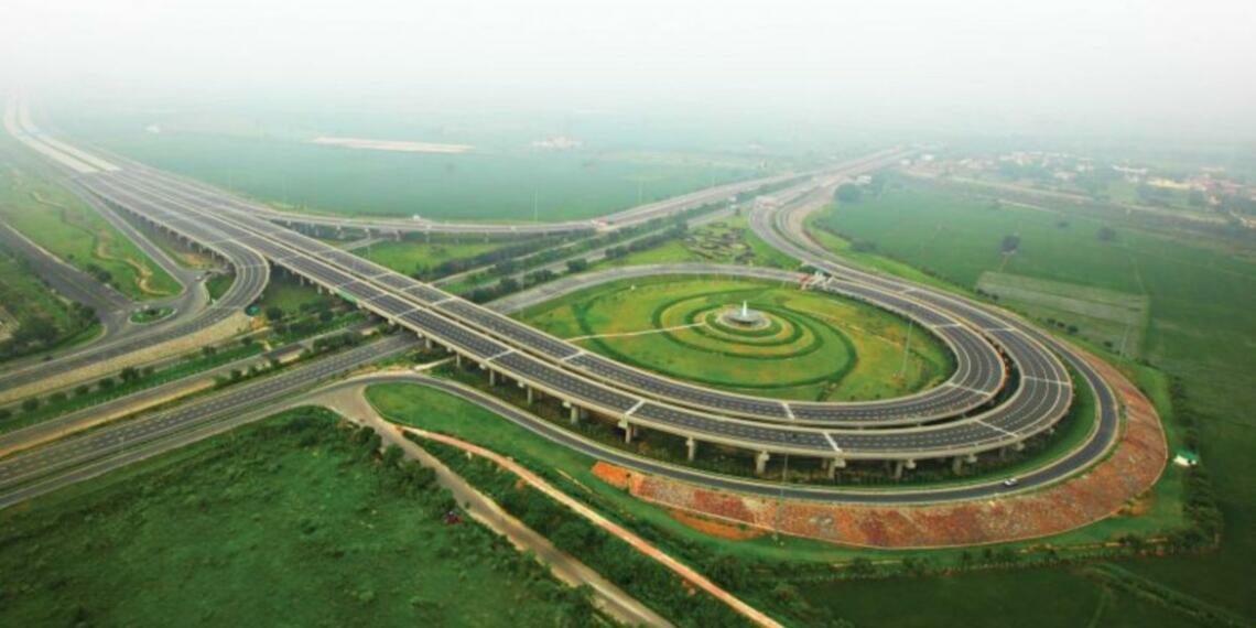 दिल्ली-मुंबई एक्सप्रेसवे का व्यू