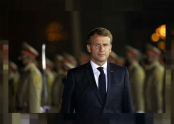 फ्रांस मस्जिदों को बंद