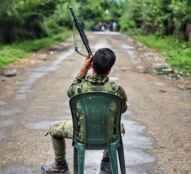 नियम बदलने से कश्मीर नहीं बदलेगा, बदलेगा तो बस तेवर बदलने से