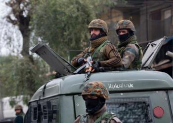 भारतीय सेना आतंकवादियों के खिलाफ