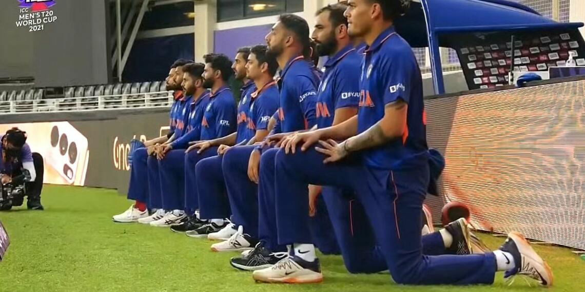 भारतीय टीम ने अश्वेतों के लिए घुटने टेक दिए