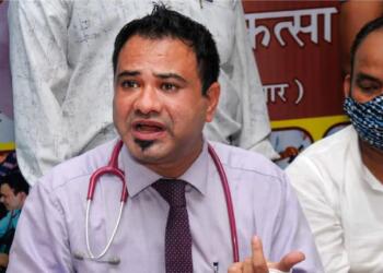 डॉ कफील खान निलंबित