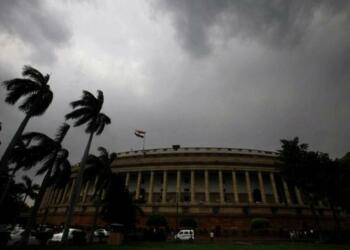 काली घटा का घमंड घटा