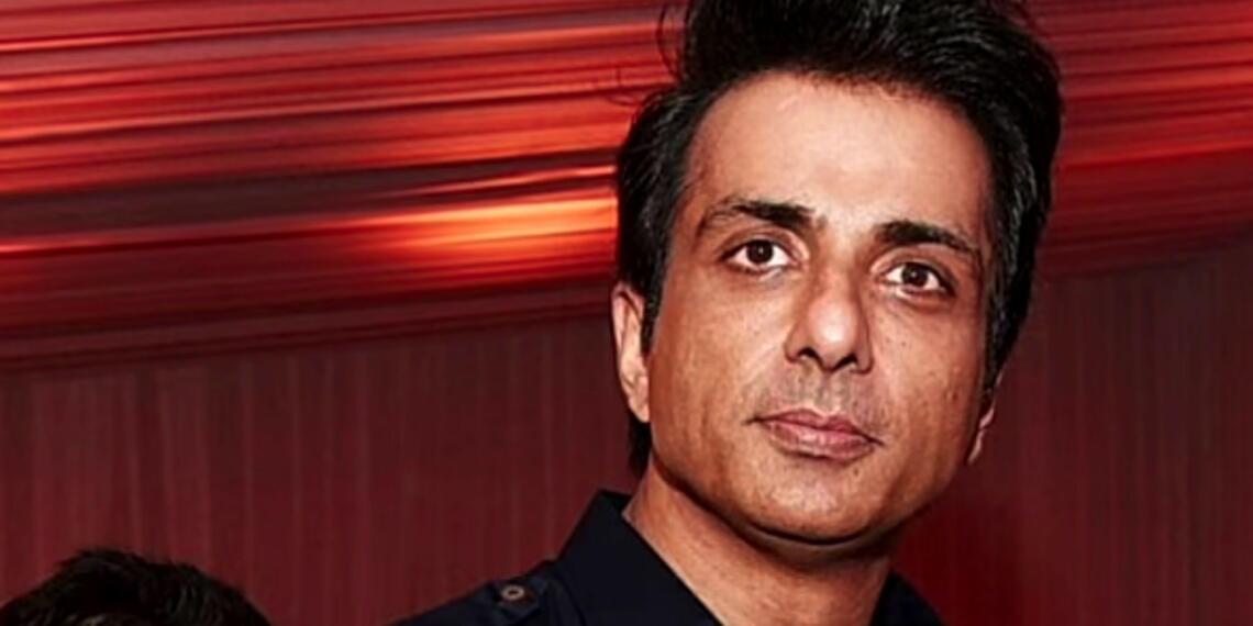 मतदाताओं को लुभाने निकले थे सोनू सूद, पुलिस ने उनकी क्लास लगा दी