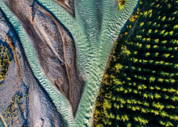 वैसी जगह जिन्हें प्रकृति की मार पड़ी होती है, सबसे अधिक तेल और खनिज संसाधन वही मिलते हैं