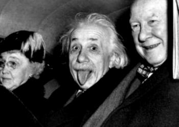 अल्बर्ट आइंस्टीन