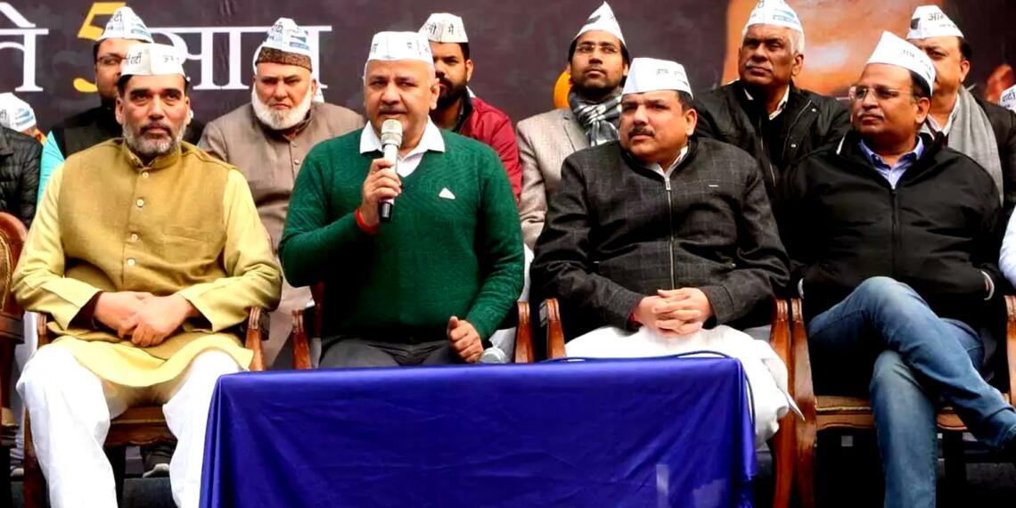 13 डॉक्टर बनाम 52 अपराधी- जानिए केजरीवाल की ‘अलग तरह की राजनीति’