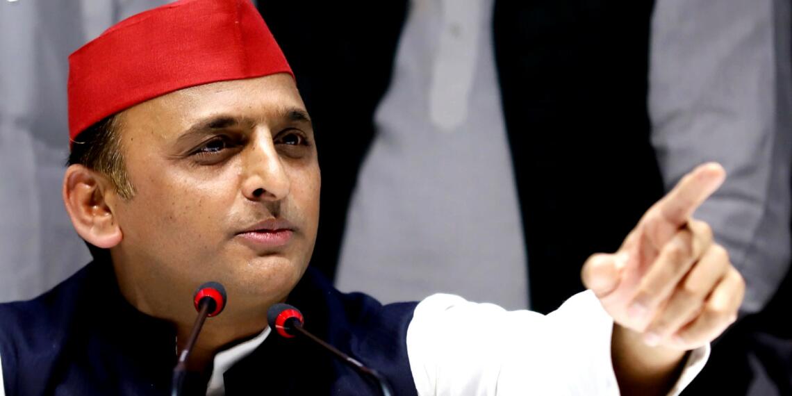 अखिलेश यादव अकेले नहीं है, अभी बहुत लोगों के आवास खाली होंगे!