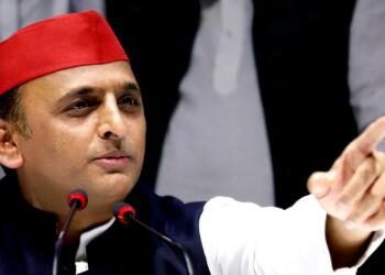 अखिलेश यादव अकेले नहीं है, अभी बहुत लोगों के आवास खाली होंगे!