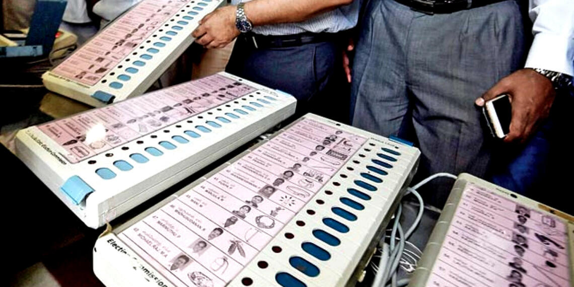 अपनी राजनीतिक विफलता के लिए कब तक संवैधानिक संस्थाओं को दोषी बताता रहेगा विपक्ष?