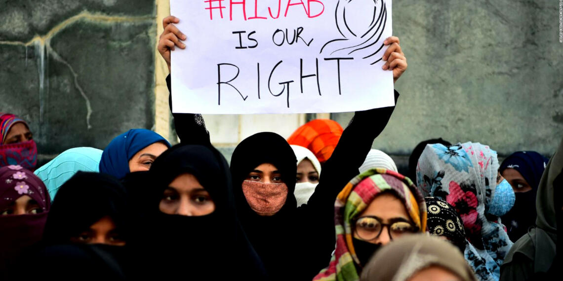 हिजाब के खिलाफ फैसला देने वाले न्यायाधीशों को धमका रहे हैं पागल कट्टरपंथी!