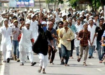 होली पर पथराव