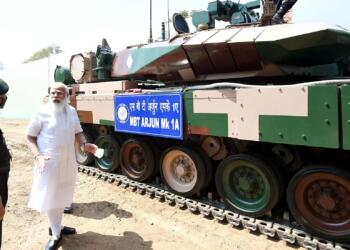PM मोदी के नेतृत्व में बुलंदियों को छू रहा है भारत का रक्षा उद्योग
