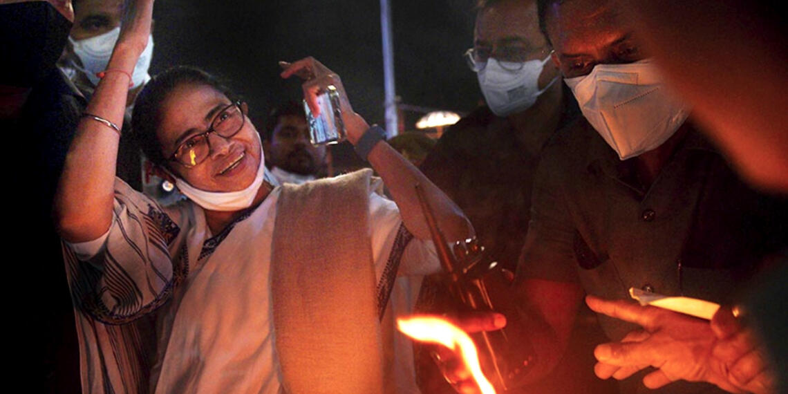 वाराणसी में फेल होने के बाद, ममता बनर्जी अब यूक्रेन संकट पर चिंतित हो रही हैं!