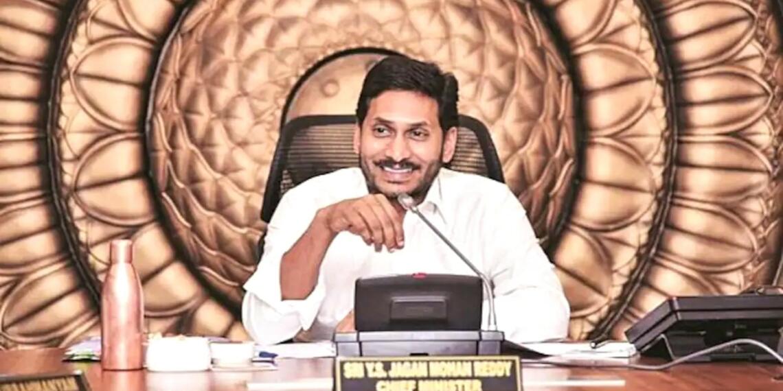 दोगुने जिले और तीन राजधानी – कैसे भारत में राज्य लोकलुभावन उपायों के माध्यम से अपने वित्त को बर्बाद कर रहे हैं